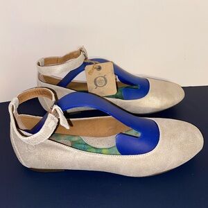 Born Handcrafted Footwear Leather Ankle Strap Flats Sz 9 M